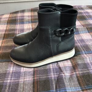 Clarks Boots Womens SZ 9M Black Zylah Rose Wedge Ankle Leather Side Zip Comfort